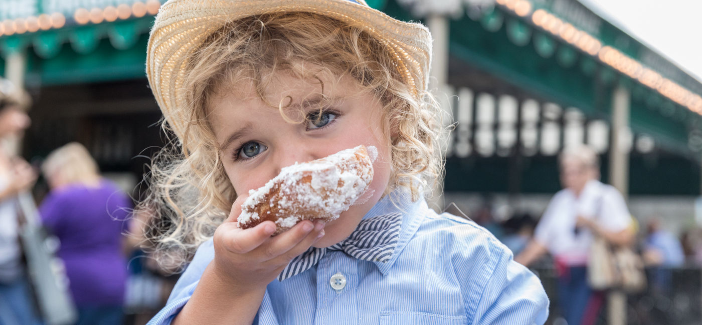 Image: Family at Cafe du Monde (Photo Credit: New Orleans & Company)