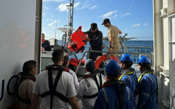 Carnival Jubilee rescues two men in Gulf of Mexico Carnival Cruise Line, Carnival Jubilee, cruise ship, rescue, Gulf of Mexico