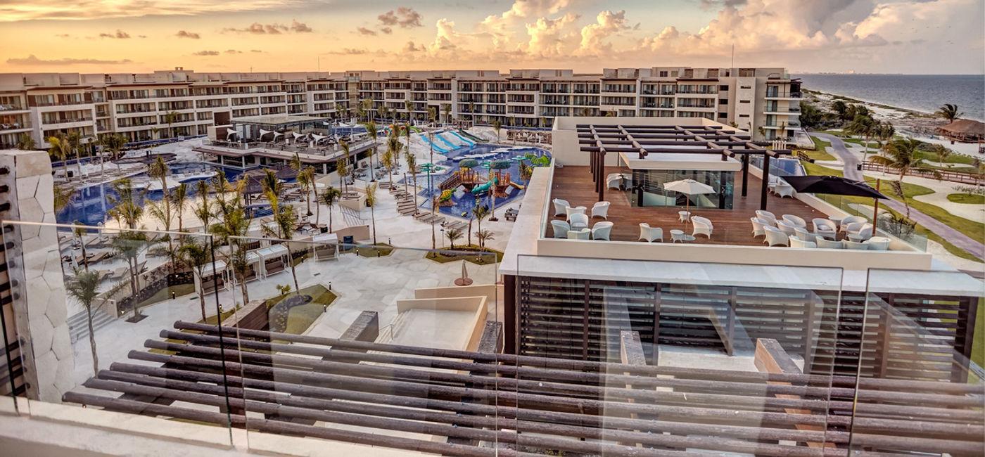 Image: Sunwing has a great bonus program for new bookings  at select Royalton Resorts, such as the Royalton Riviera Cancun. (Photo Credit: Sunwing)