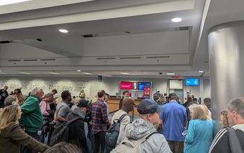 Gate lice, crowd, airport, passengers, travel, travelers