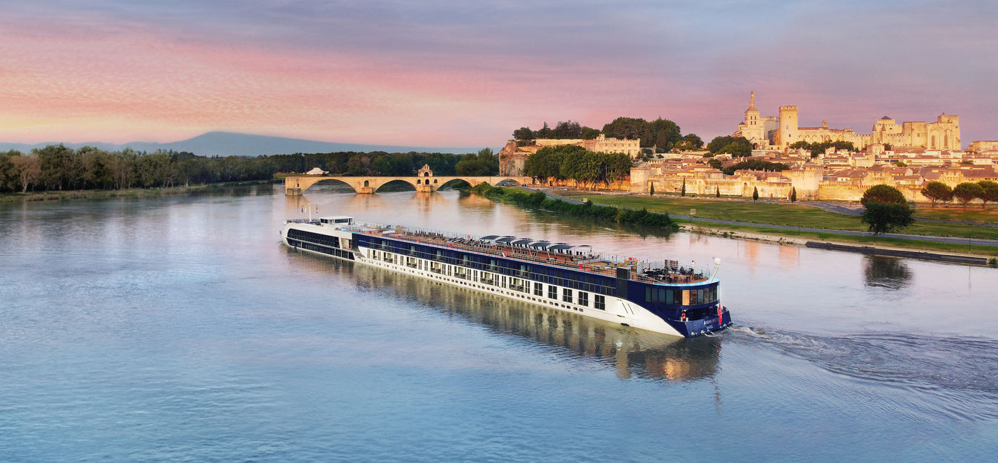 Image: AmaKristina in Avignon (Photo Credit: AmaWaterways)