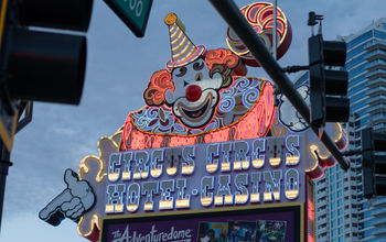 Lucky the Clown neon sign at the main entrance to Circus Circus Las Vegas.