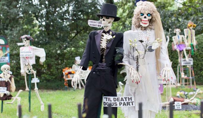 Halloween Skeleton House in New Orleans