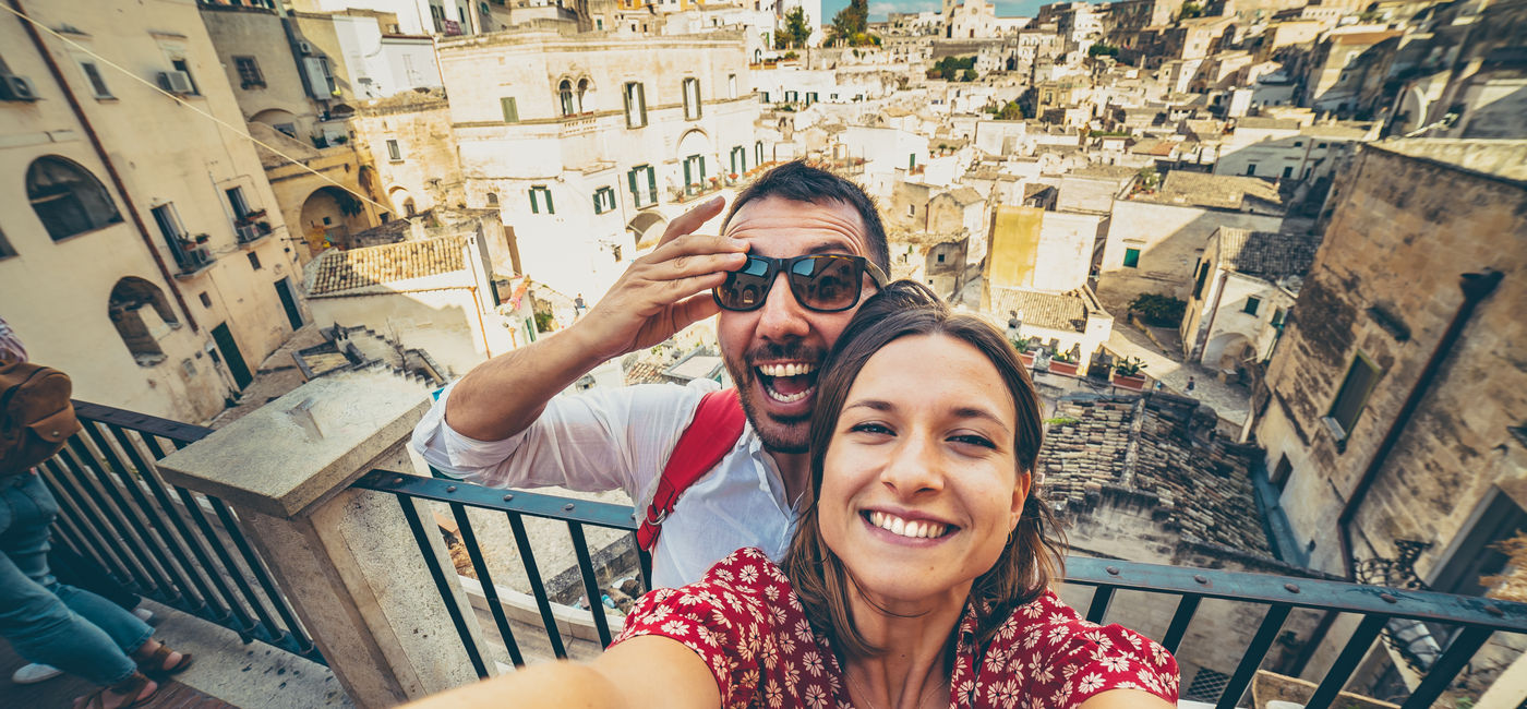 Image: A new study higlights how dangerous it can be for travelers to take a selfie. (Photo Credit: Courtesy AdobeStock)