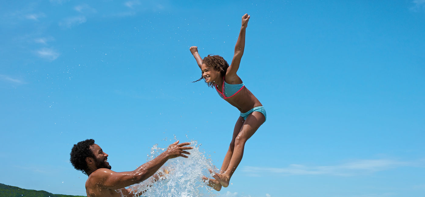 Image: PHOTO: A father and daughter making a splash in the ocean. (photo via AMResorts)