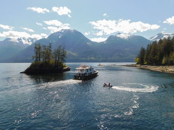 UnCruise Safari Quest skiff