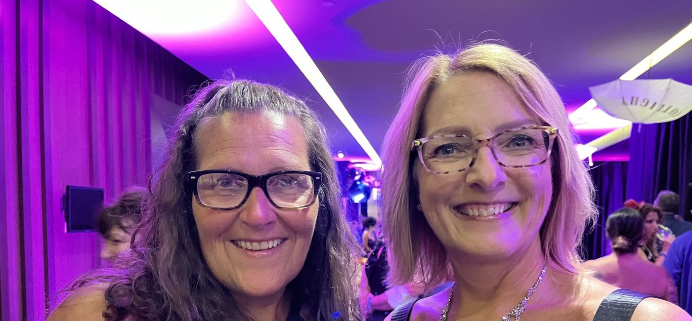 Image: Ambassador Award winner Shelli Nornes of Romance Travel Group in Mankato, Minn., and her guest Tami Allen. (Source: Theresa Norton)