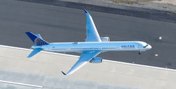 United Airlines Boeing 757 taking off