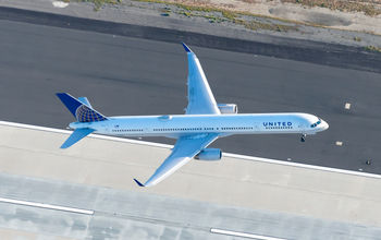 United Airlines Boeing 757 taking off