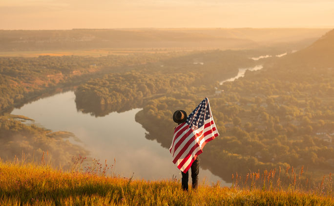 Traveler with USA flag.