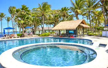 Swim up bar, Coconut Bay Beach Resort and Spa