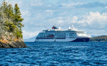 Hapag-Lloyd Cruises, expedition cruise ships, hanseatic inspiration