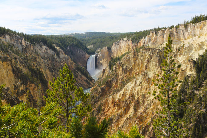Montana: Exploring Big Sky Country featuring Yellowstone and Glacier National Parks