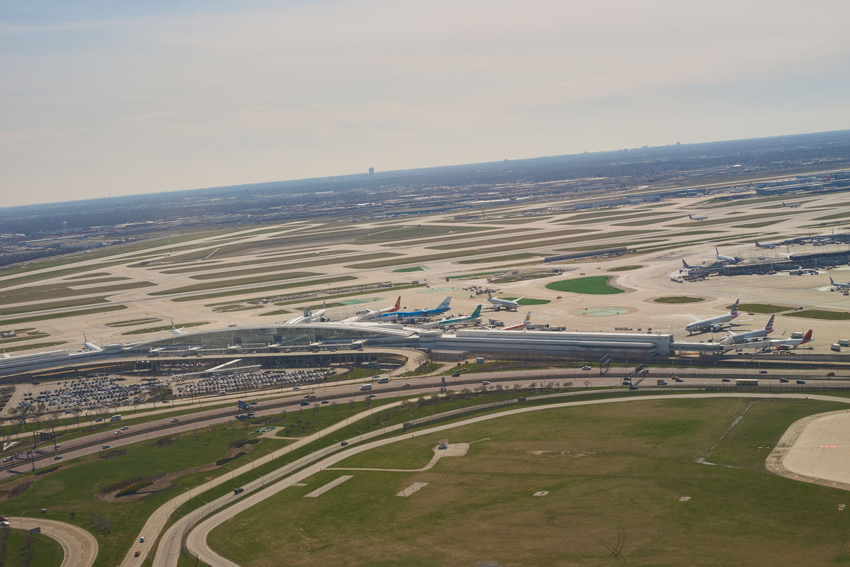 Multiple Planes Suffer Tire Blowouts at Chicago's O'Hare Airport