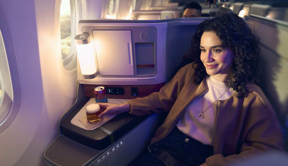 Alaska Airlines and Hawaiian Launch New Summer Drinks in Every Cabin