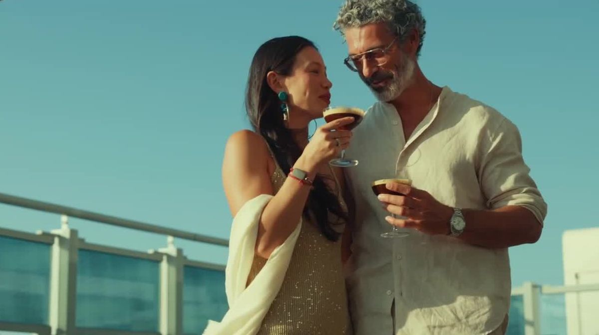 Postcards ‌from⁤ the Scarlet Lady