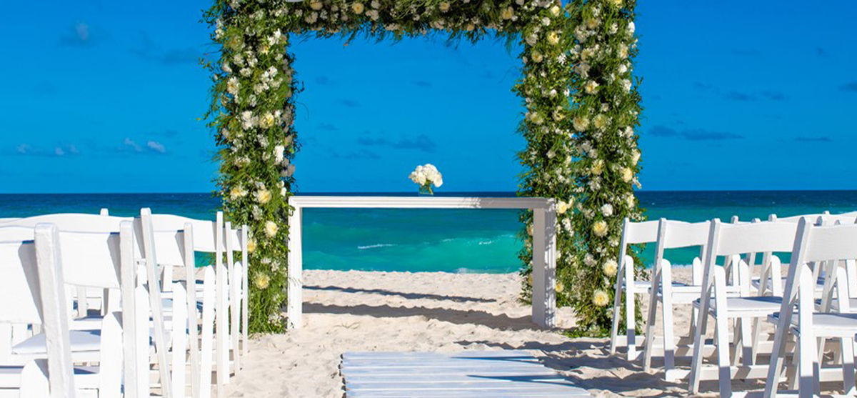 Offer Your Clients a Complimentary Wedding Package in Cancun