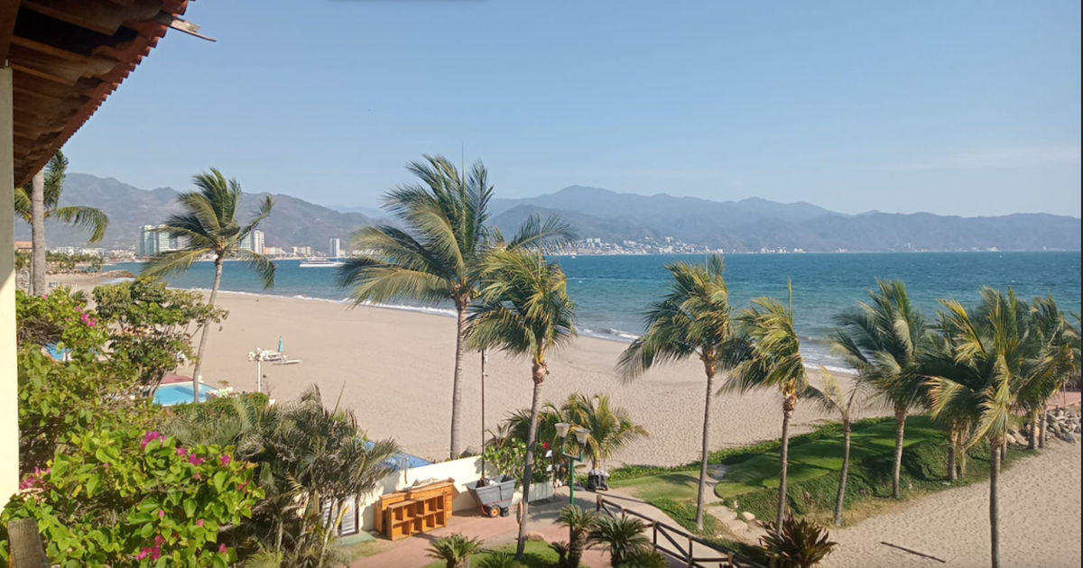 Canadian Travel Advisory Sparks Political Debate in Mexico