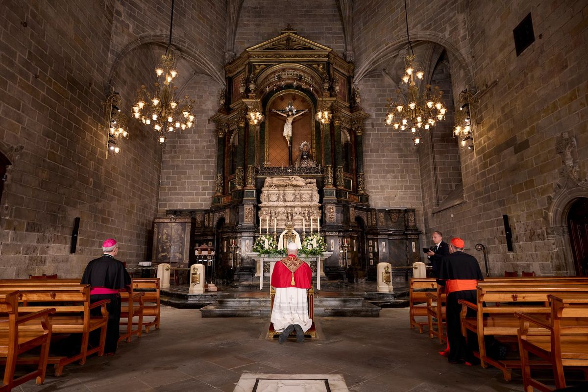 Pope Leo XIV Blesses Barcelona's Completed Gaudí Basilica