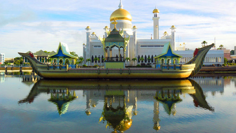 Sultan Omar Ali Saifudding Mosque, Bandar Seri Begawan, Brunei.