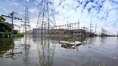 Severe flooding in Kerala has caused 67 deaths and closed its main airport till Saturday.