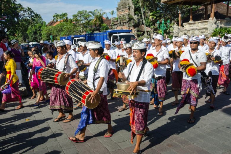 Authorities in Bali and China are targeting rogue tour operators