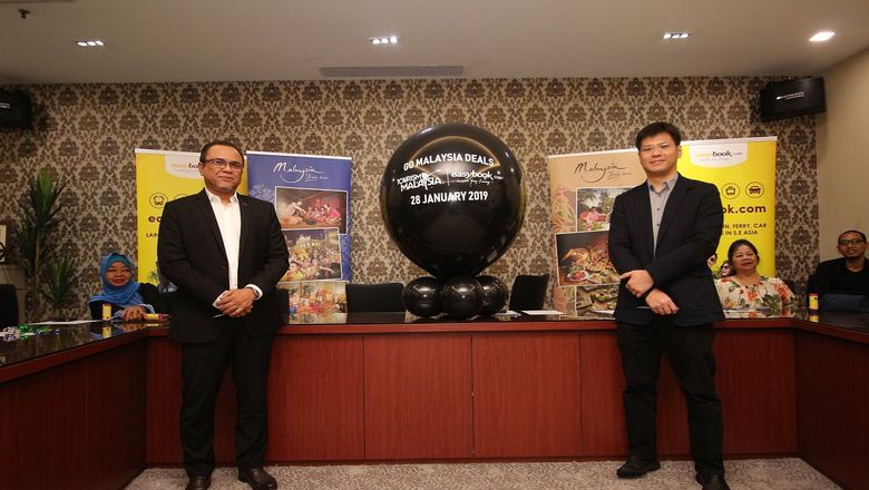 Tourism Malaysia’s Edzuar Zar Ayob Azari (left) and EasyBook.com's William Lee (right) at the launch of the Go Malaysia Deals campaign.