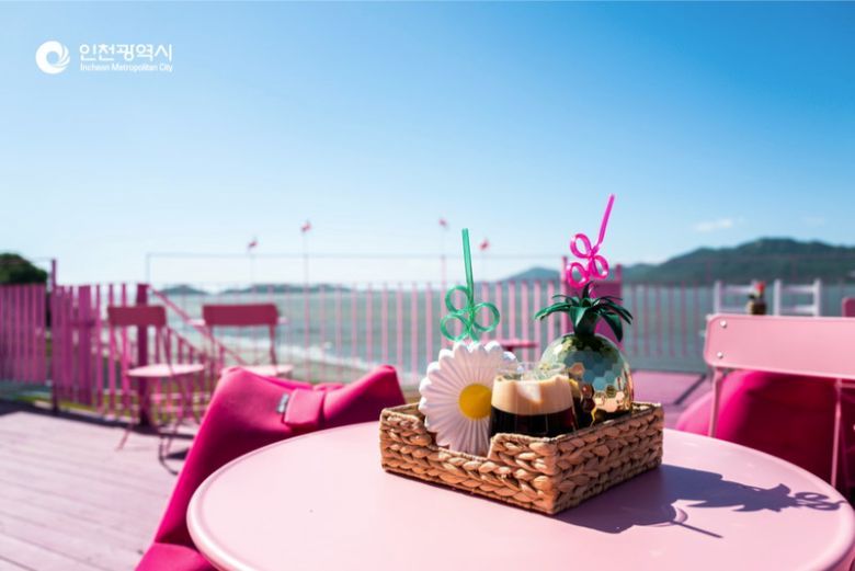 The all-pink I'm fine Café in Gangwha-do is one of four local spots recommended for tourists.