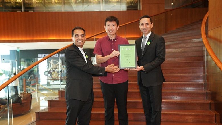 From left to right: Mr. Naidu Thanabal, SG Clean manager, Grand Hyatt Singapore; Mr. Chee Hong Tat, Senior Minister of State for Trade and Industry, and Education; and Mr. Parveen Kumar, Hotel Manager, Grand Hyatt Singapore