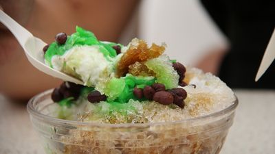 Chendol, a common dessert dish served in Singapore’s hawker centres.