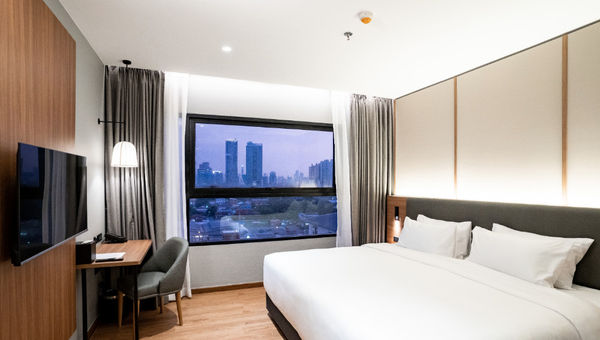 Best Western Chatuchak offers spacious rooms for both work and play.