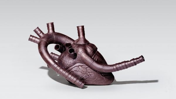 Heart Teapot by Richard Notkin, one of more than 20 ceramic artists and art institutions joining Project Sands X: Beyond the Blue – An Exhibition of Ceramic Extraordinaire at The Venetian Macao. Heart Teapot by Richard Notkin, one of more than 20 ceramic artists and art institutions joining Project Sands X: Beyond the Blue – An Exhibition of Ceramic Extraordinaire at The Venetian Macao.