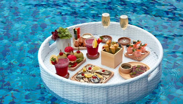 Momentus Hotel Alexandra’s new ‘Cocktail in the Pool’ experience