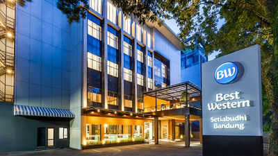 Best Western Setiabudhi Bandung is a charming gateway to Bandung's attractions including volcanoes, art enclaves, and Javanese cuisine.
