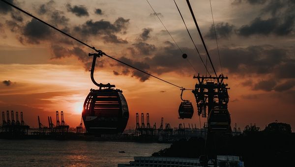 One of the best ways to catch Sentosa’s glorious sunset views is via a cable car ride. One of the best ways to catch Sentosa’s glorious sunset views is via a cable car ride.