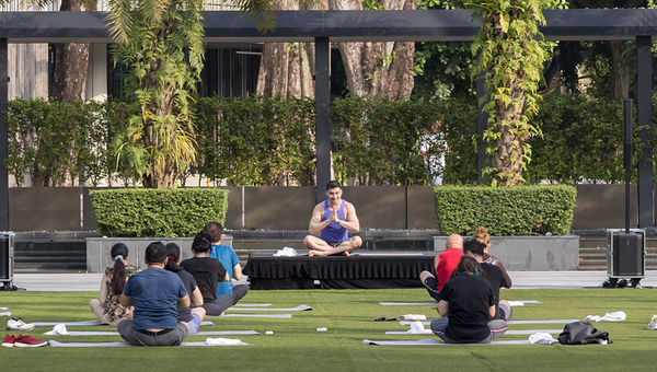 Far East Hospitality’s Sentosa hotels feature expansive open spaces, perfect for wellness activations like yoga, aqua workouts, and creative workshops set against serene, tropical surroundings. Far East Hospitality’s Sentosa hotels feature expansive open spaces, perfect for wellness activations like yoga, aqua workouts, and creative workshops set against serene, tropical surroundings.