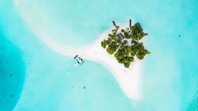 “One island, one resort” model makes Maldives a wise choice for safely distanced travel.