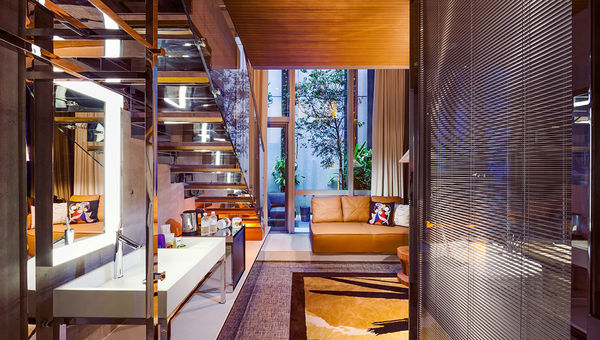 The Loft Terrace Room at M Social Hotel Singapore is a stylish retreat for travellers who want to be immersed in the city’s social scene.