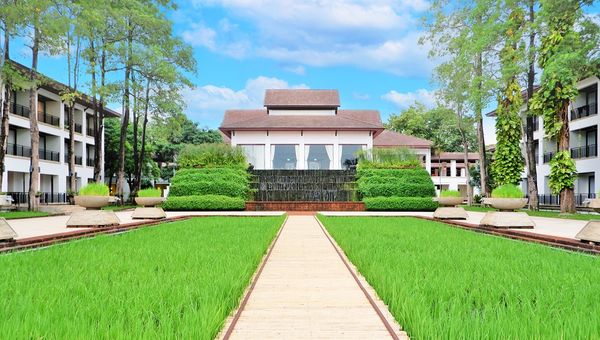 Sprawling gardens, a swimming pool, and a golf driving range make Tawa Ravadee Resort Prachinburi an indulgent resort getaway.
