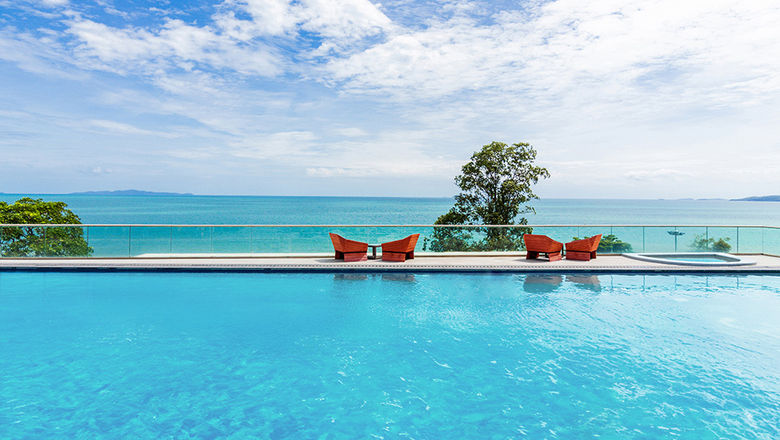 The Sanctuary Resort Pattaya, BW Signature Collection’s rooftop pool and bar.