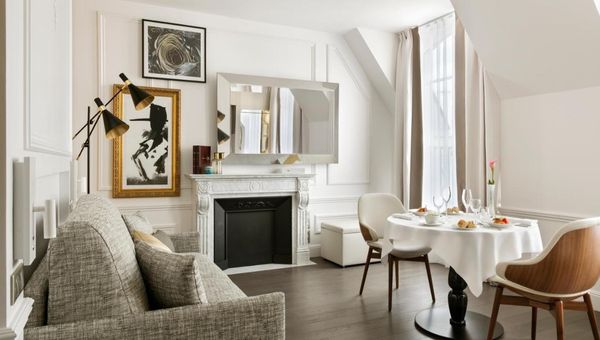 La Clef Champs-Elysées Paris by The Crest Collection sits in the heart of Paris’ 8th arrondissement. La Clef Champs-Elysées Paris by The Crest Collection sits in the heart of Paris’ 8th arrondissement.