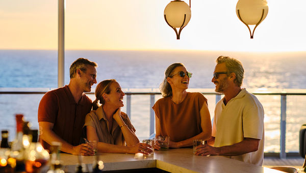 Perched at the ship’s stern, Silver Ray’s Dusk Bar is an elegant open-air lounge that offers sweeping 270-degree views, perfect for enjoying drinks with a view.