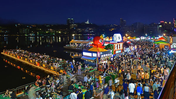 Each year, the Macau Food Festival brings the region’s gourmet delights into one place at Sai Van Lake Square. Each year, the Macau Food Festival brings the region’s gourmet delights into one place at Sai Van Lake Square.