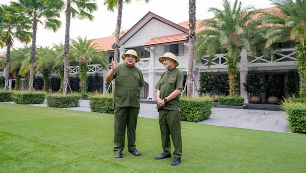 Learn about the history behind The Barracks Hotel Sentosa with veteran soldiers.