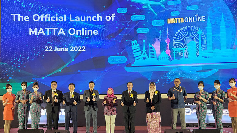 Minister of Tourism, Arts and Culture Malaysia Hajah Nancy Shukri (centre) officiated the launch of MATTA Online in the presence of MATTA’s Tan Kok Liang (right) and Fusionex’s Ivan Teh.