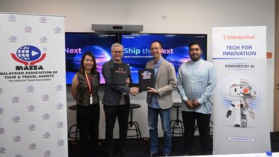 (L to R) Millie Yong Boon Hwei, business development director Alibaba Cloud Intelligence, Choong Hon Keat, deputy general manager SE Asia region, Alibaba Cloud Intelligence, Nigel Wong president, MATTA and Mohd Hizzat, deputy president, MATTA.