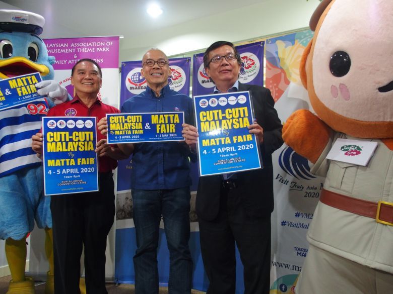 (from left) MAATFA’s Koh with MATTA’s Kho and Phuah posing with some of the mascots of theme parks in Malaysia. Photo: S.S. YOGA
