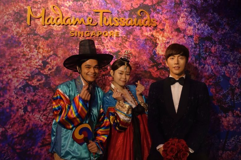 Fans of Park Hae-jin can wear a traditional hanbok and pose for selfies with his wax figure.
