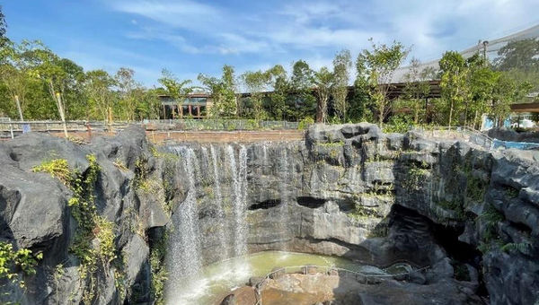 Visitors can dine amid a cascading waterfall at West Node at Bird Paradise. Visitors can dine amid a cascading waterfall at West Node at Bird Paradise.