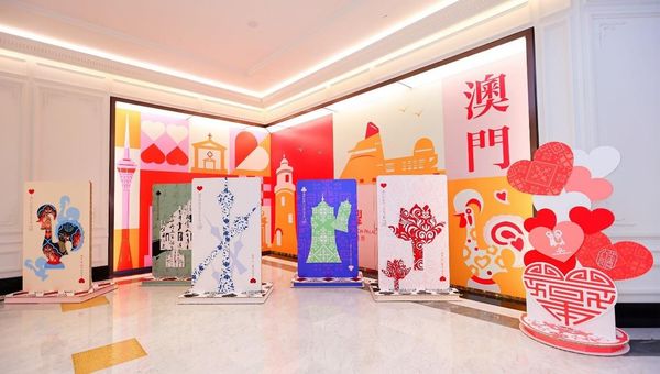 第二个展区“澳门x国潮”创造性地将澳门地标与中国传统文化融合，展现视觉与文化元素的和谐融合。